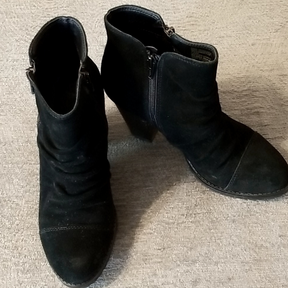 Shoes - Picture 2 of 3